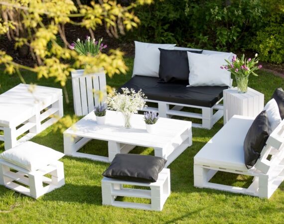 I Komunia 2017 - Paletowe meble w ogrodzie